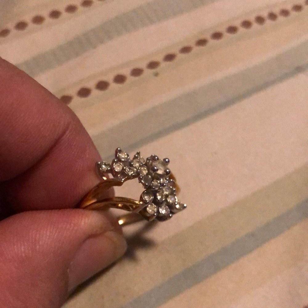 Beautiful ladies ring size 7